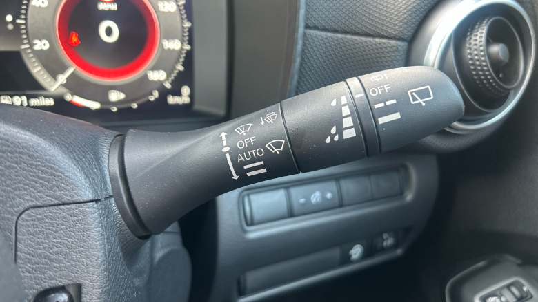 Nissan Juke 1.0 DiG-T N-Connecta 5dr DCT Petrol Hatchback